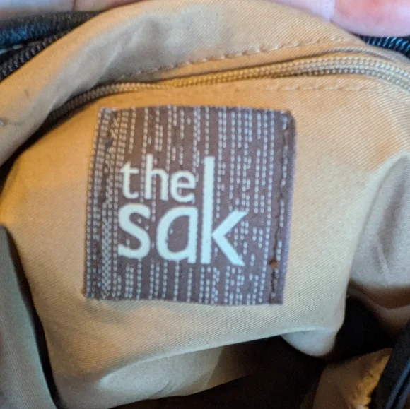 The Sak Elegant Black Leather Shoulder Bag - Picture 4 of 15